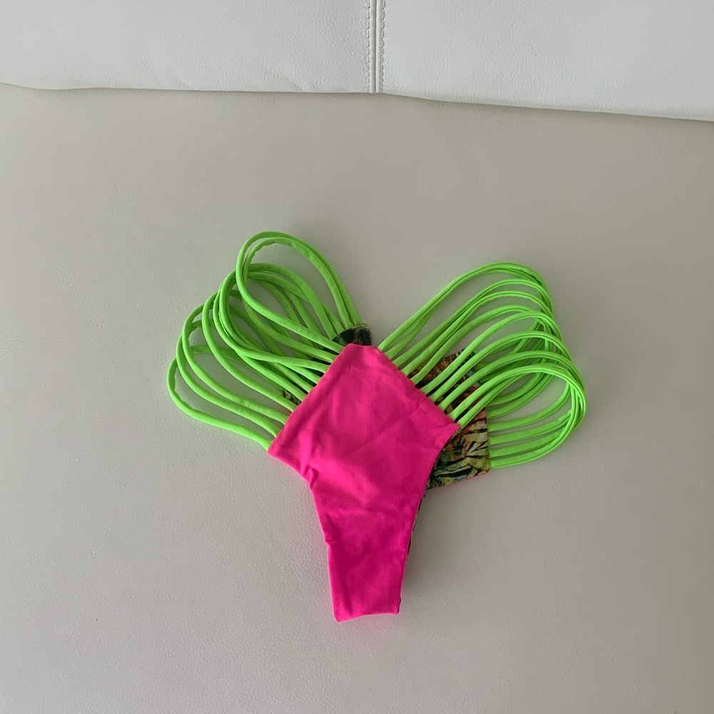 Really Nice Bikini - image 5